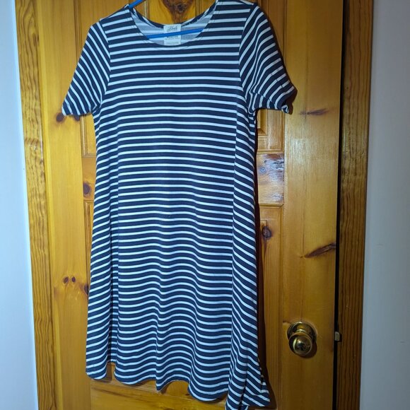 Navy and White Striped Riverbend Tunic dress by Blondie Apparel - Picture 3 of 4